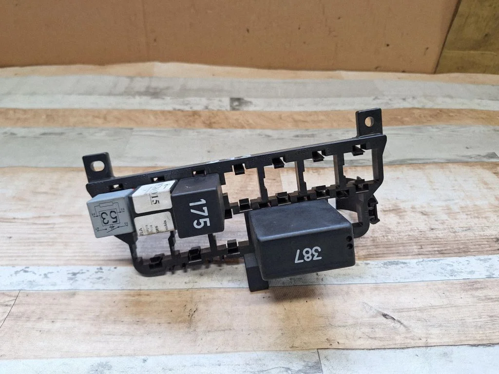 Fuse module – Audi A3 S3 8L (1996-2003)
