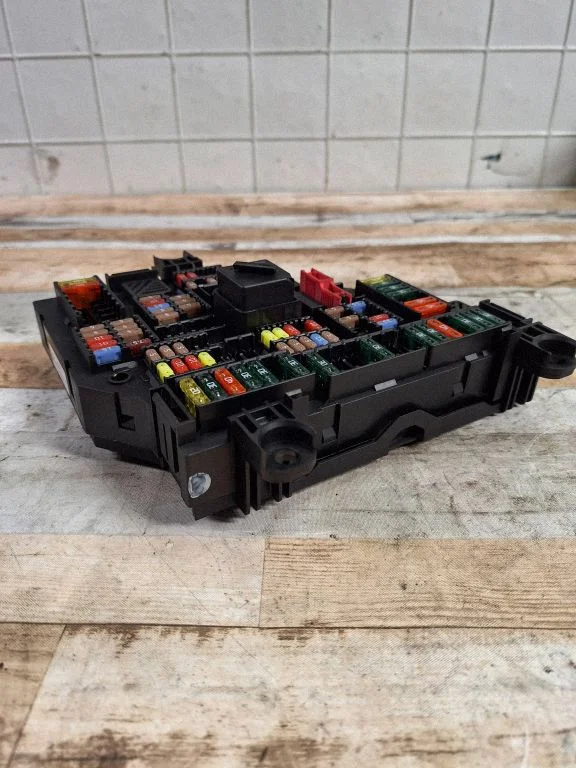 Drošinātāju bloks – BMW 7. sērija F01 F02 F03 F04 (2008-2016)