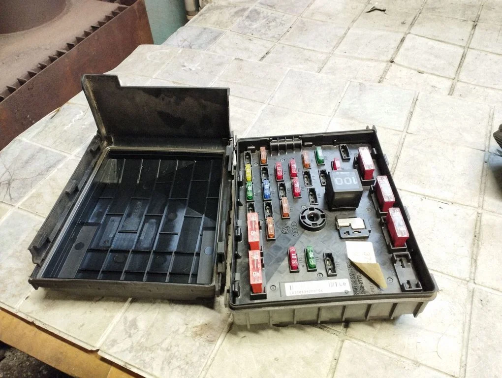 Drošinātāju bloks 3C0937125