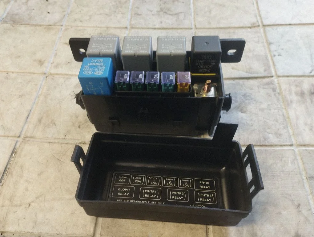 Fuse module – KIA Sorento (2002-2009)