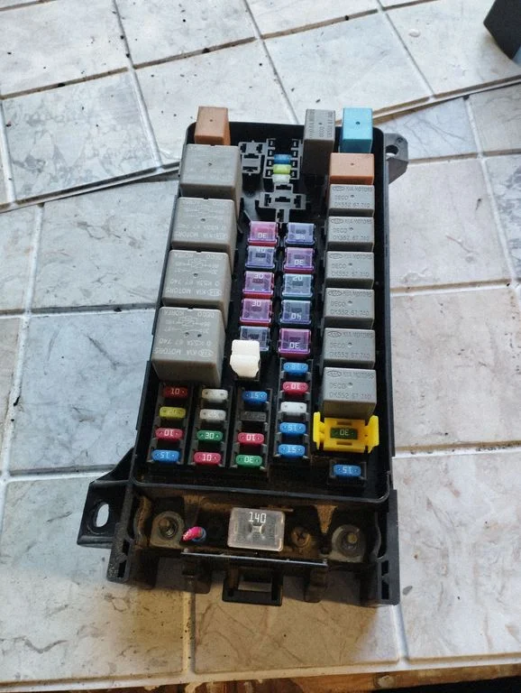 Fuse module – KIA Sorento (2002-2009)