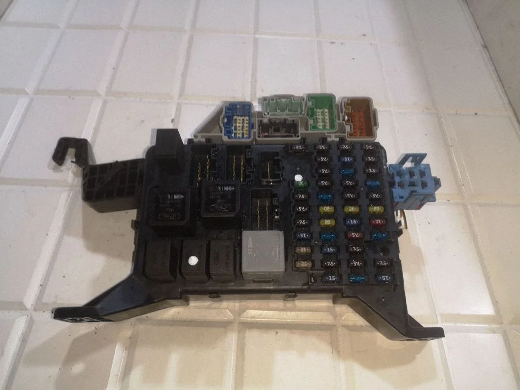 Drošinātāju bloks 1S7T14A301CC