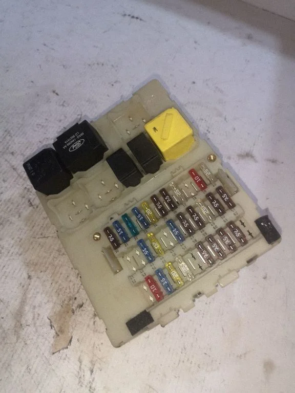 Fuse module – Ford Focus (1998-2004)