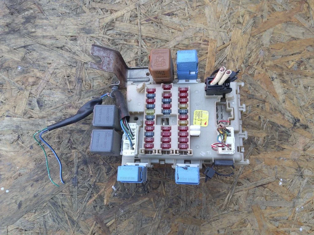 Fuse module – Nissan Primera (2002-2007)
