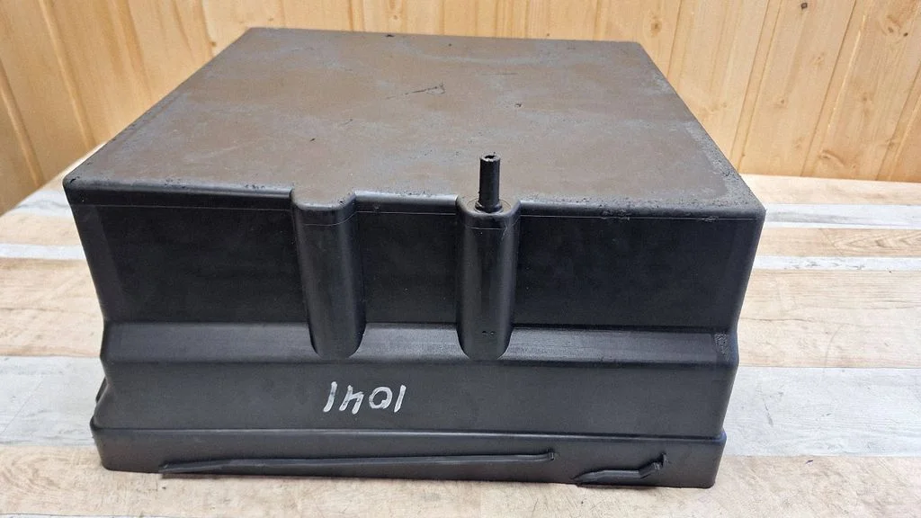 Battery box tray BK2T10N669