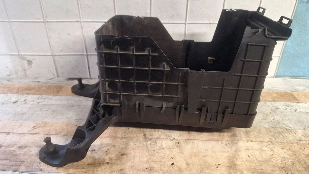 Battery box tray 1K0915333C