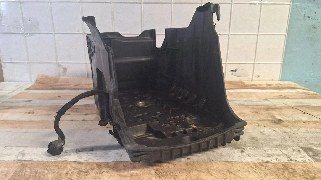 Battery box tray – Volvo S80 (2007-2013)