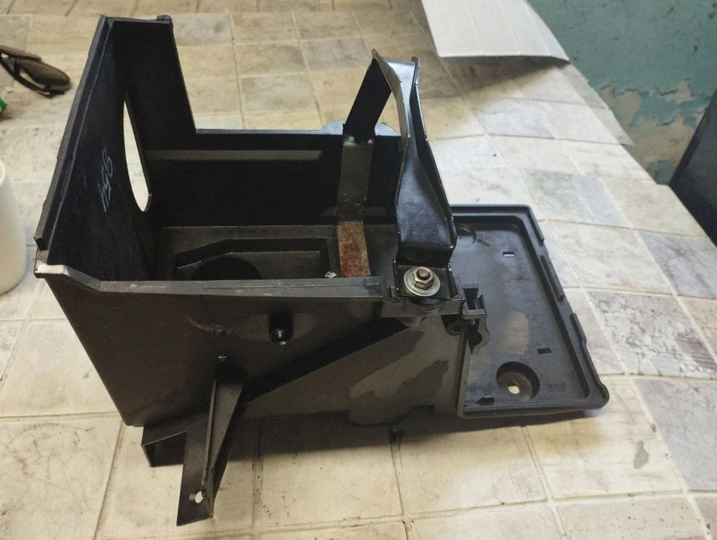 Battery box tray – Ford Focus C-MAX (2003-2010)