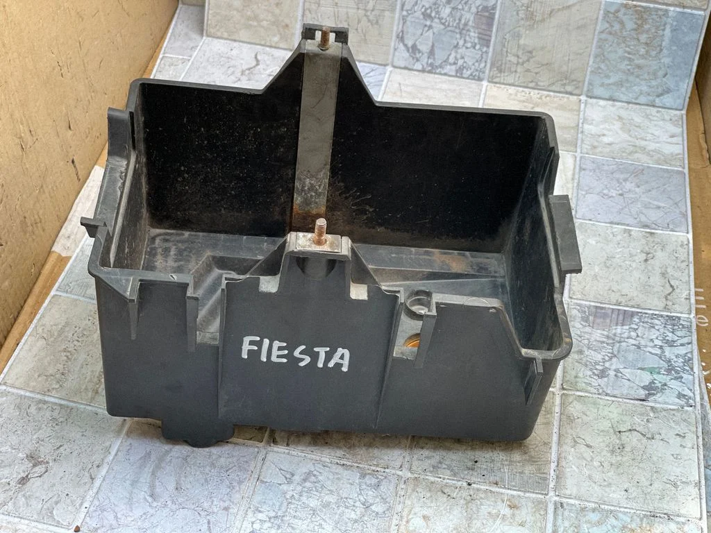 Aku kast – Ford Fiesta (2002-2005)
