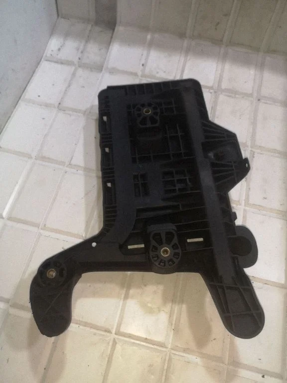 Aku kast – Volkswagen Passat B6 (2005-2010)