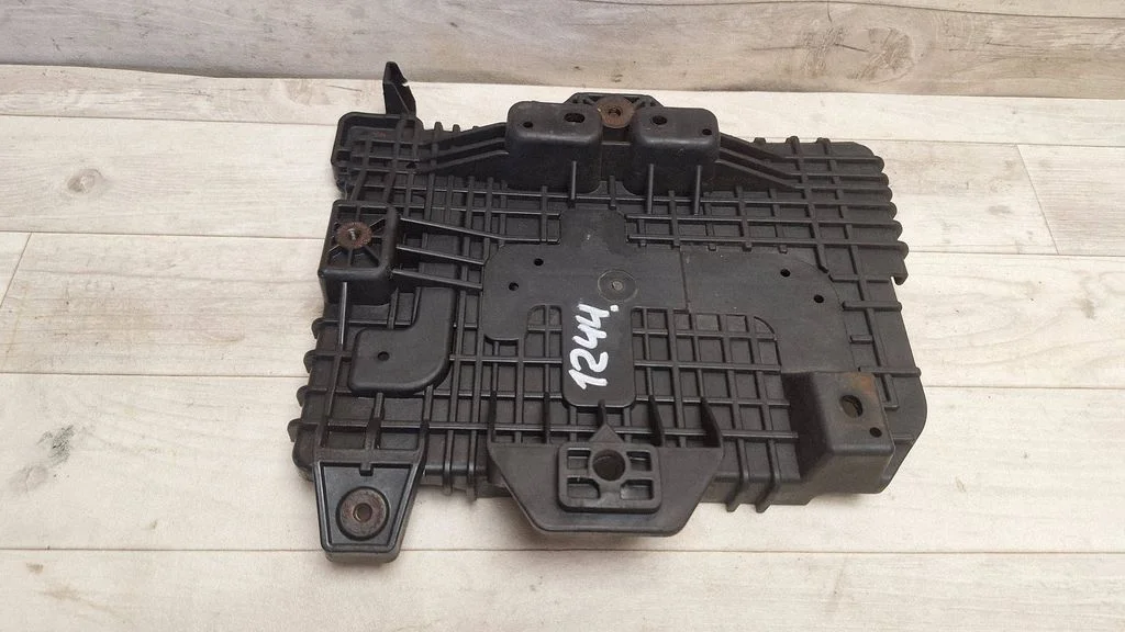 Battery tray – Hyundai i40 (2011-)