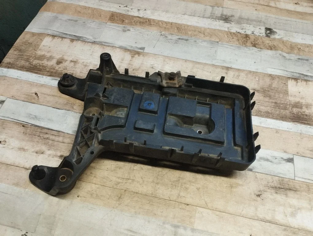 Battery tray 1K0915333B