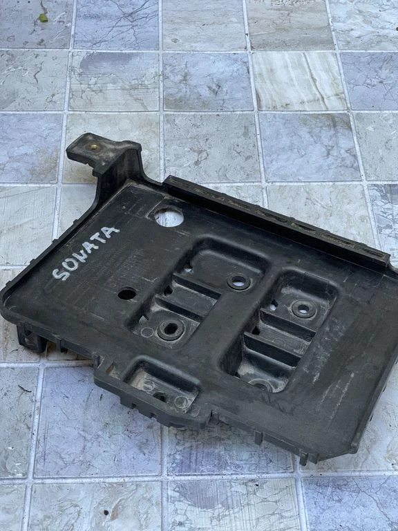 Battery tray 371503K200 – Hyundai Sonata (2006-2015)