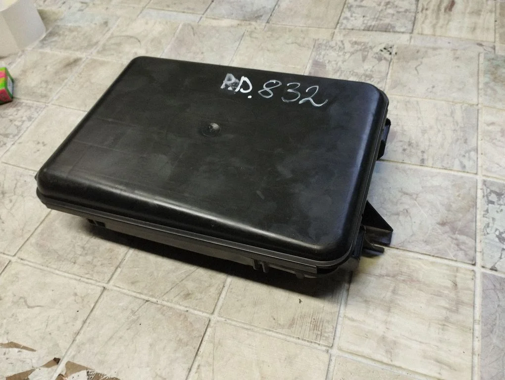 Cita salona detaļa 8D0927355A