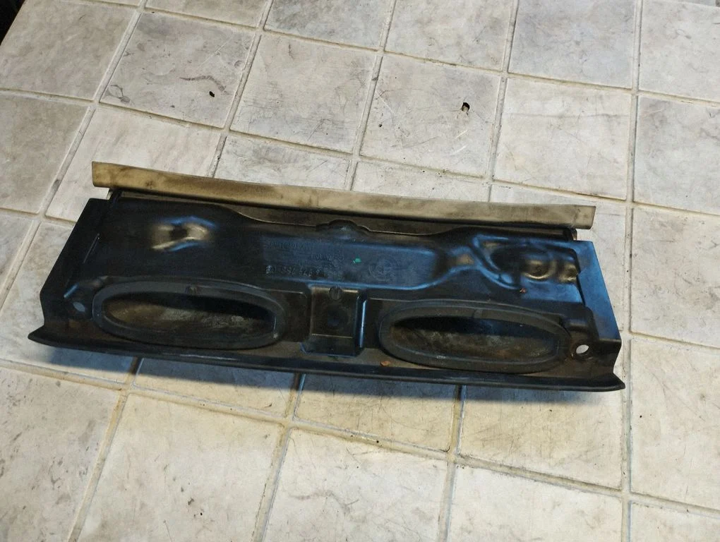 Other engine bay part 64316979758