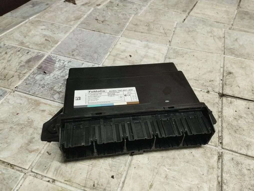 Comfort/convenience module AV6N19G481AM