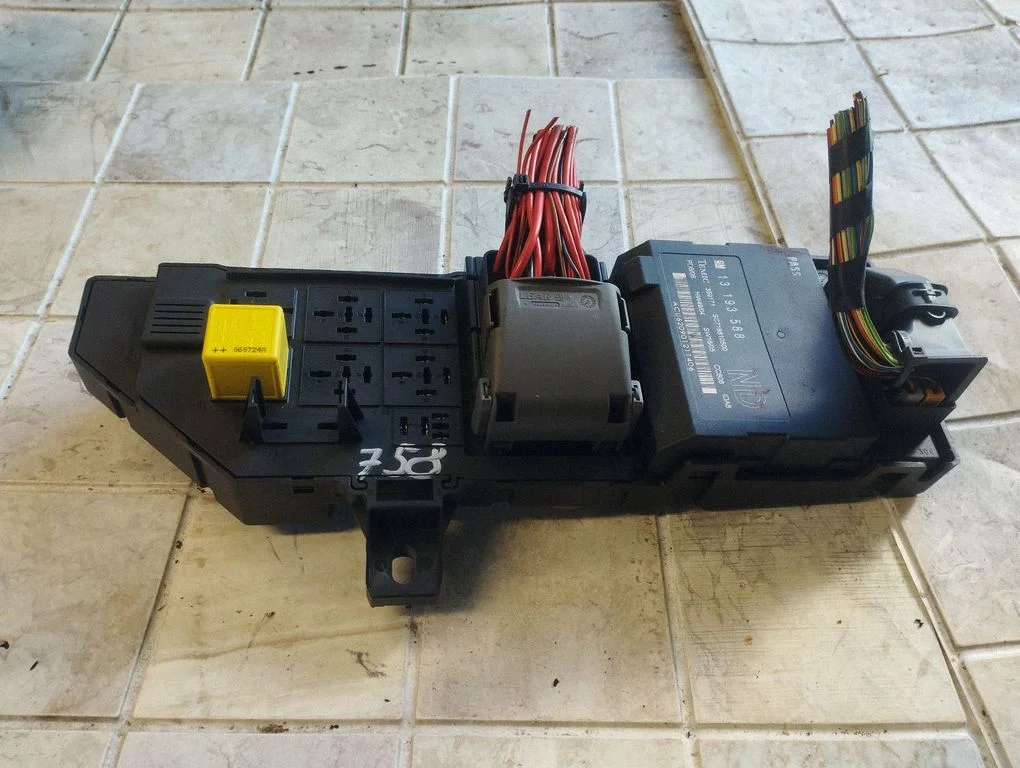 Comfort/convenience module – Opel Vectra C (2005-2009)
