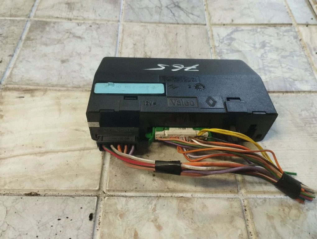 Comfort/convenience module 1621682Z1 – Renault Safrane (1992-2000)