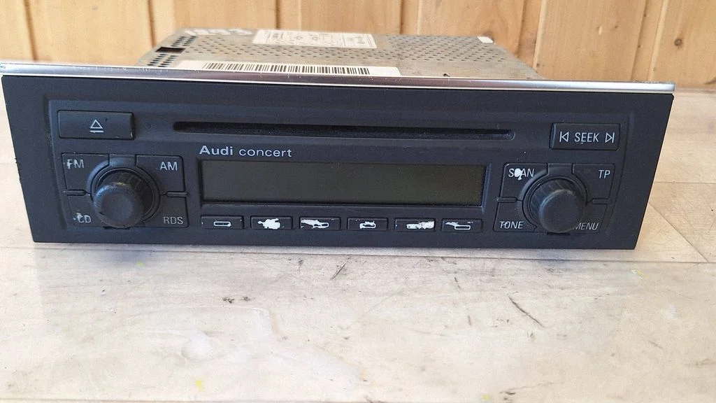 Radio/CD/DVD atskaņotājs/navigācija 8E0035186