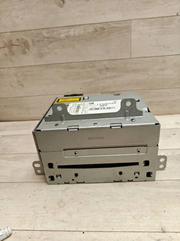 Radio/CD/DVD/GPS head unit 13326329