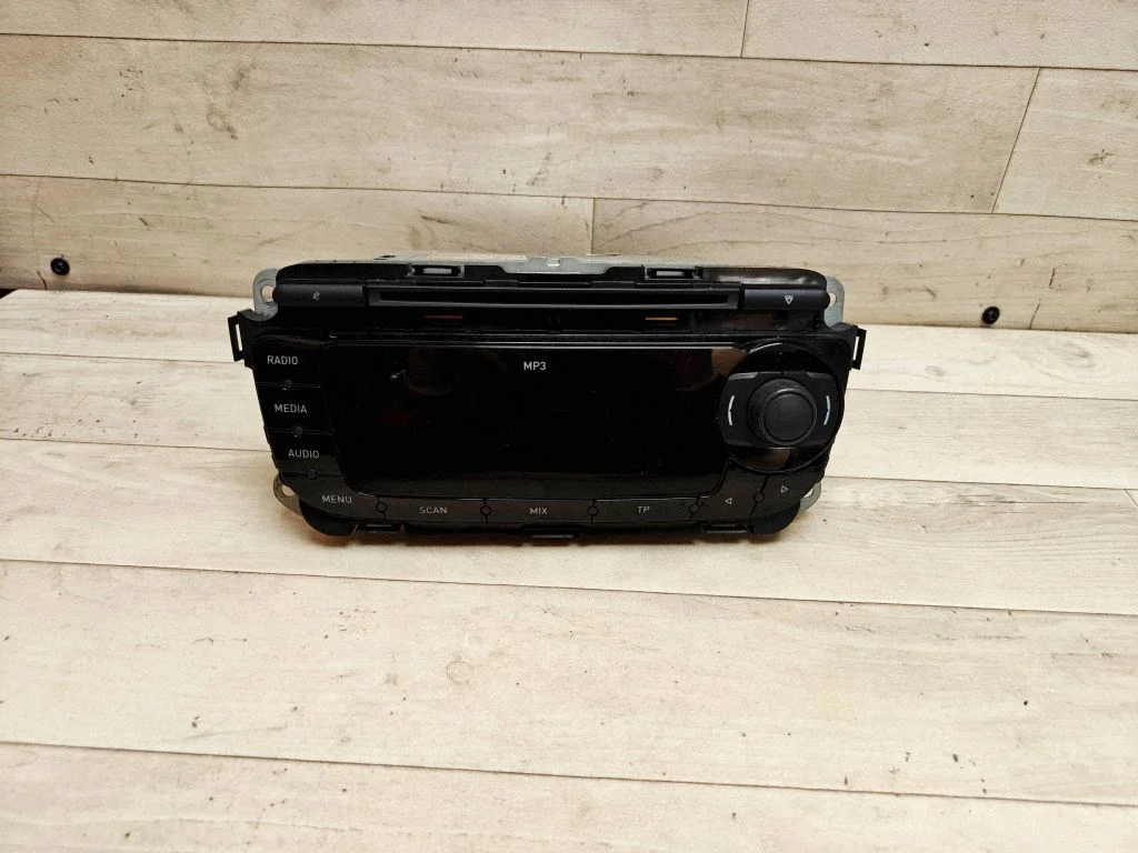 Radio/CD/DVD/GPS head unit