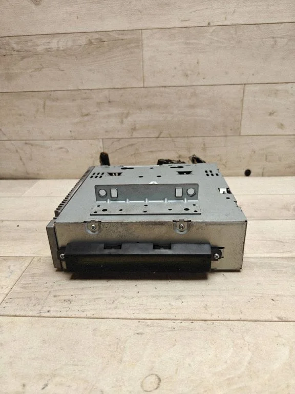 Radio, odtwarzacz CD/DVD, nawigacja – Volvo V50 (2004-2007)