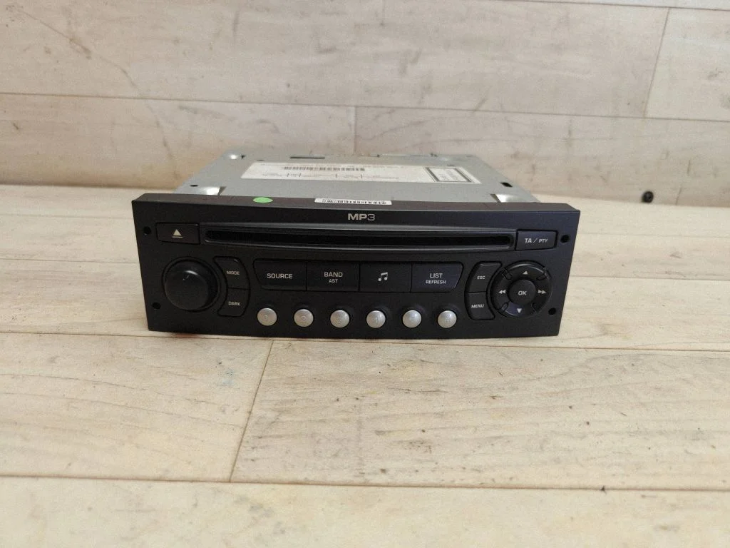Radio, odtwarzacz CD/DVD, nawigacja 9663080277