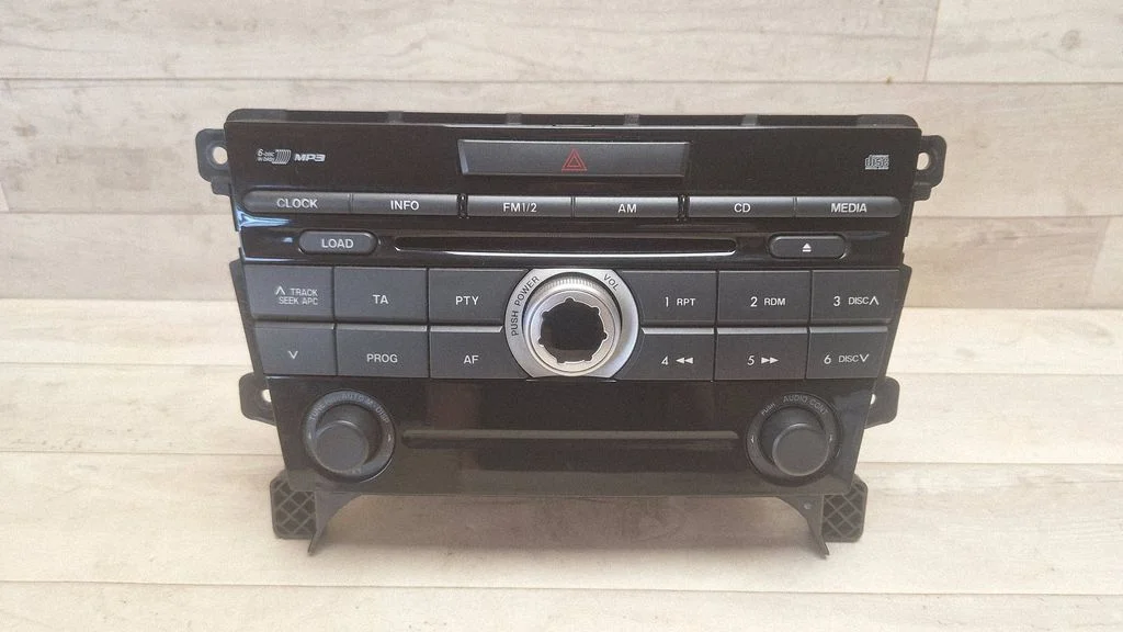 Radio/CD/DVD/GPS head unit