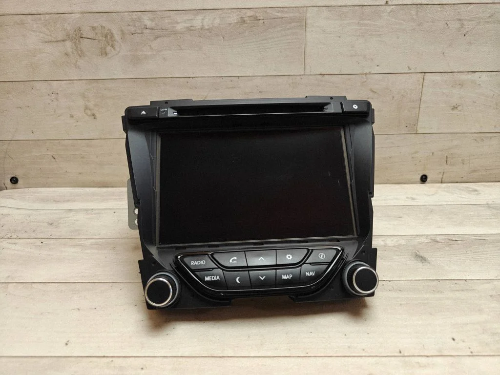 Radio, odtwarzacz CD/DVD, nawigacja 965603Z000