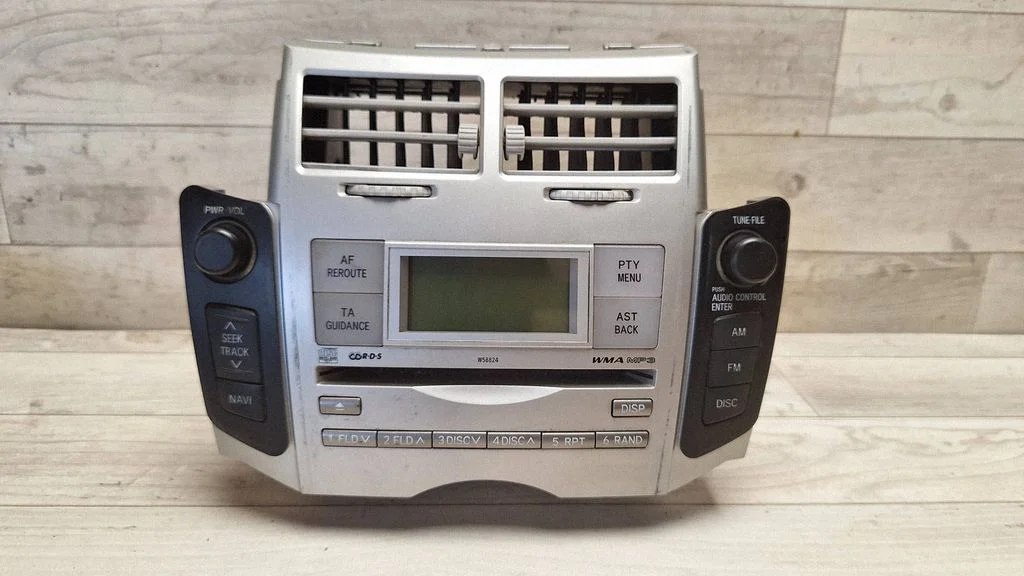 Radio/CD/DVD/GPS head unit
