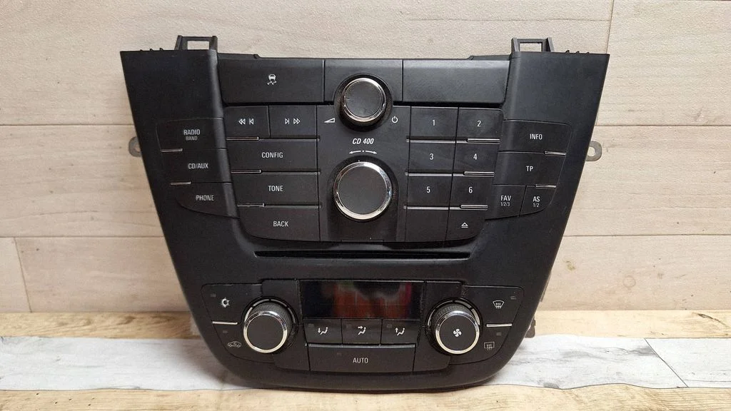 Radio/CD/DVD/GPS head unit – Opel Insignia A (2008-2017)