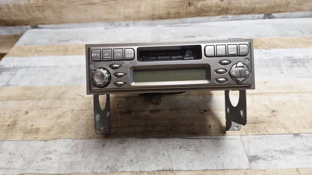 Radio, odtwarzacz CD/DVD, nawigacja 281138H300