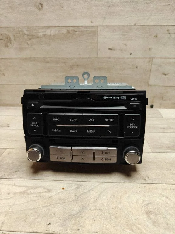 Radio/CD/DVD/GPS head unit 961211J250