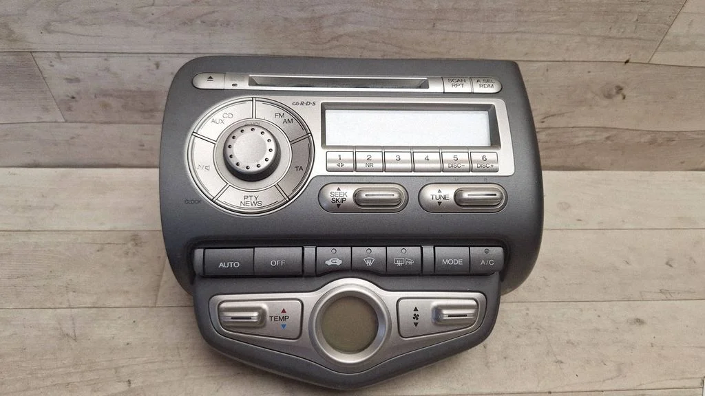 Radio, odtwarzacz CD/DVD, nawigacja 39100SAAG413N5