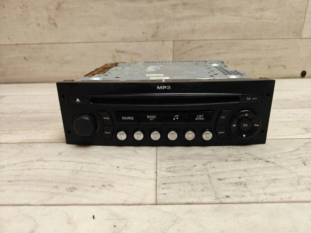 Radio, odtwarzacz CD/DVD, nawigacja 96646223XT