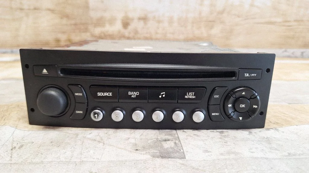 Radio, odtwarzacz CD/DVD, nawigacja 96639628XT
