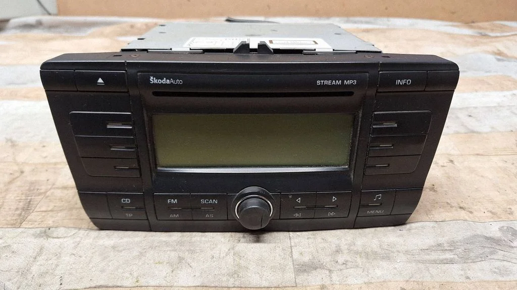 Radio, odtwarzacz CD/DVD, nawigacja VP8SBF18C815BA