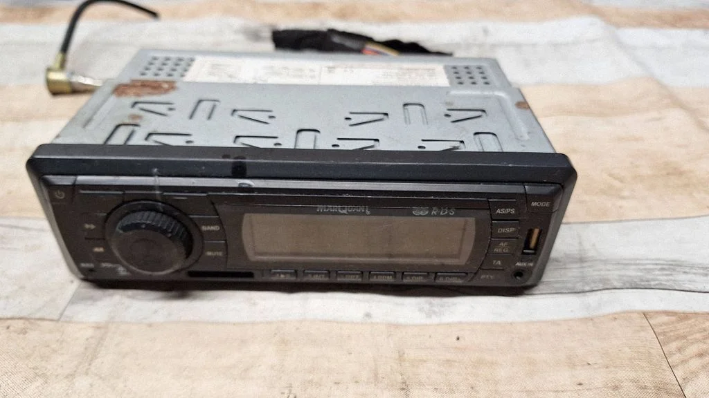 Radio/CD/DVD/GPS head unit 610104