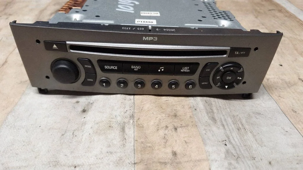 Radio/CD/DVD/GPS head unit – Peugeot 308 (2007-2013)