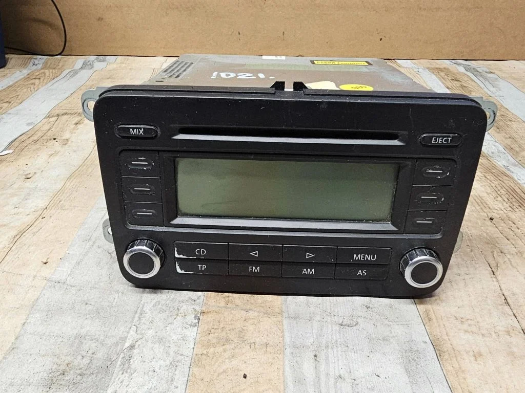 Raadio / CD/DVD-mängija / navigatsioon – Volkswagen Passat B5.5 (2001-2005)