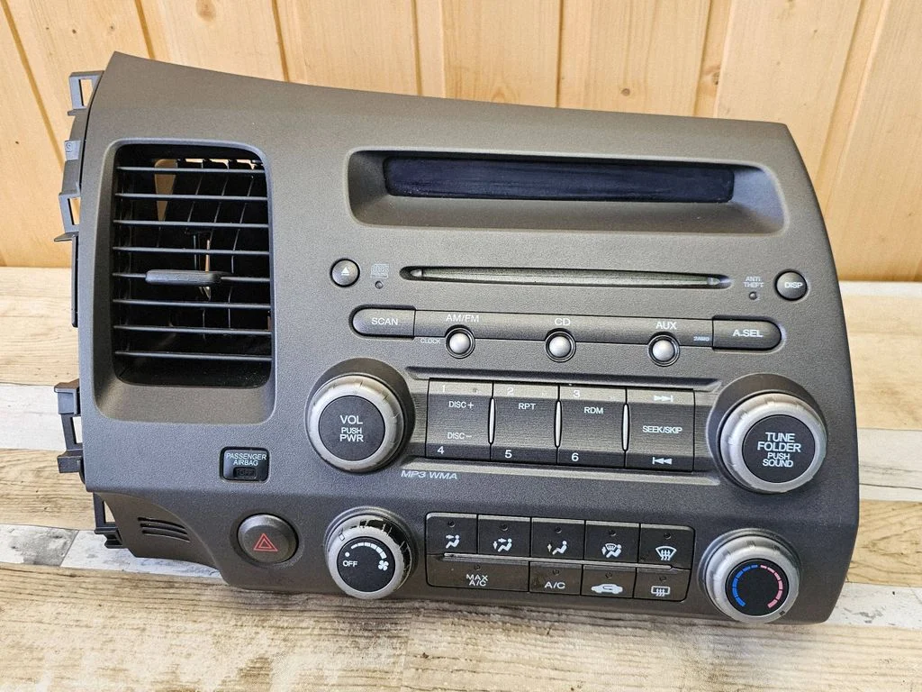 Raadio / CD/DVD-mängija / navigatsioon – Honda Civic (2006-2011)