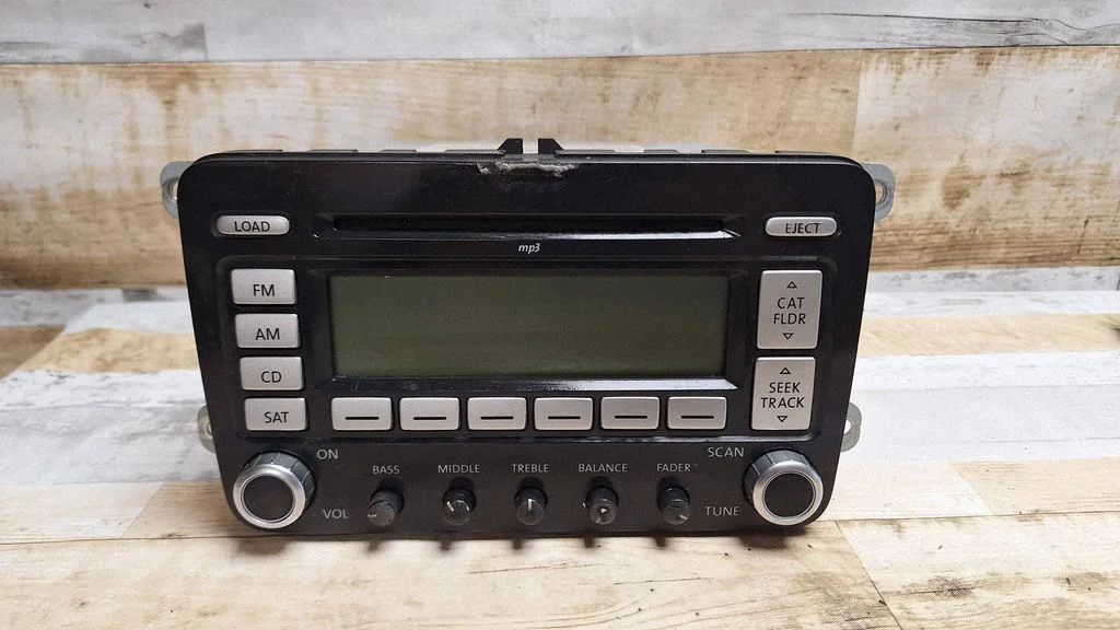 Radio/CD/DVD/GPS head unit – Volkswagen Jetta V (2005-2010)