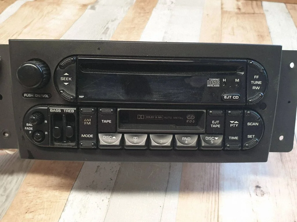 Radio/CD/DVD/GPS head unit P05094468AC