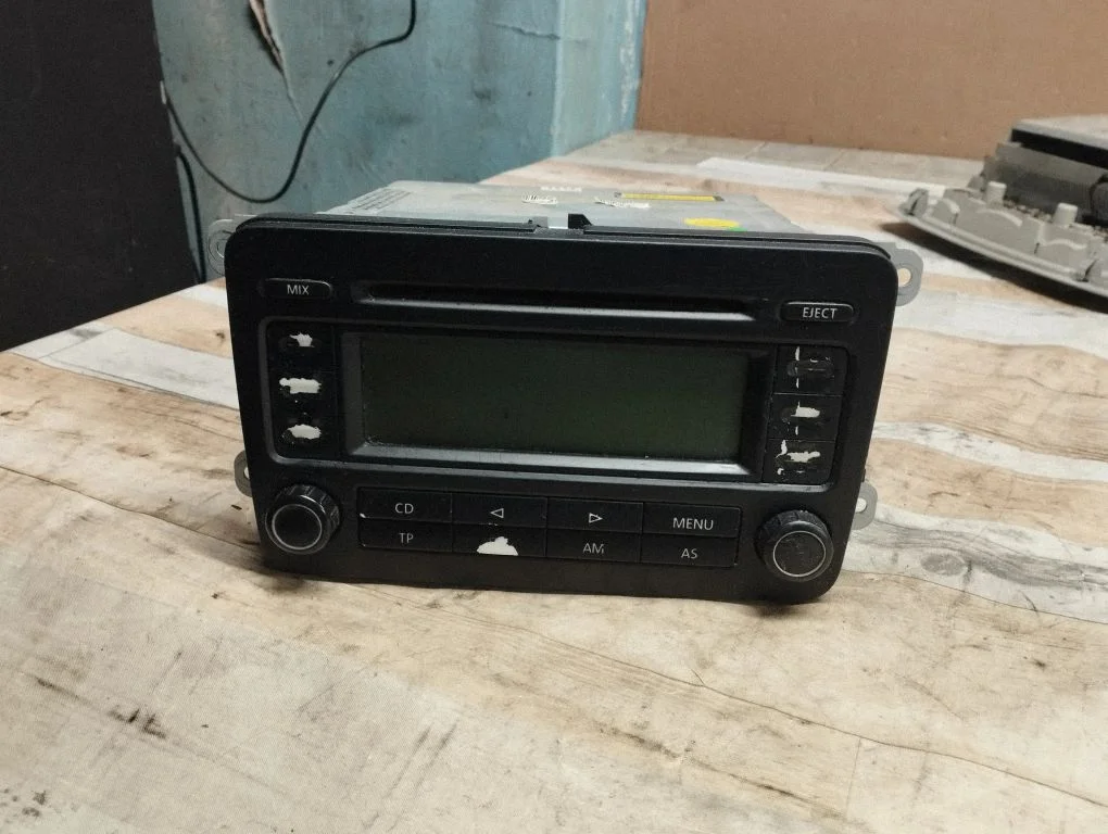 Radio/CD/DVD/GPS head unit – Volkswagen Touran I (2003-2010)