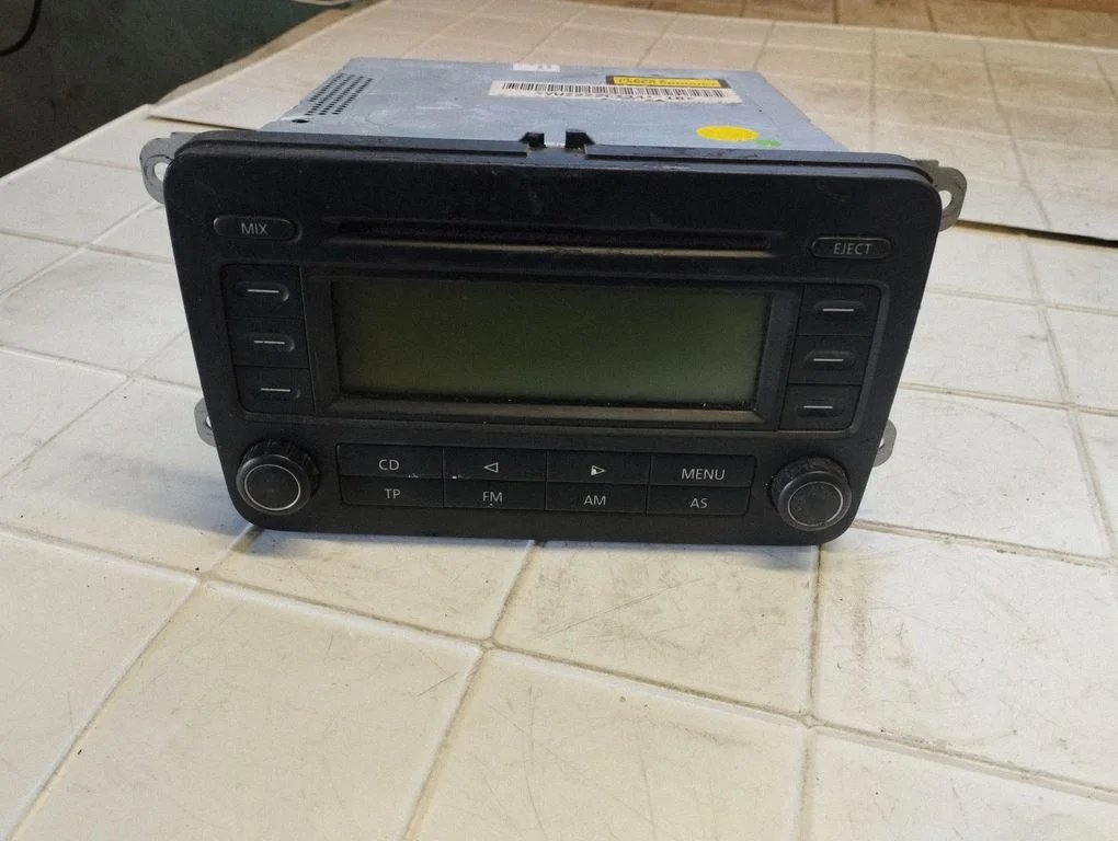 Radio/CD/DVD/GPS head unit – Volkswagen Touran I (2003-2010)