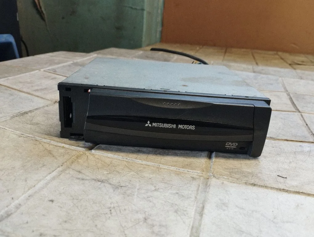 Radio/CD/DVD/GPS head unit MZ313040