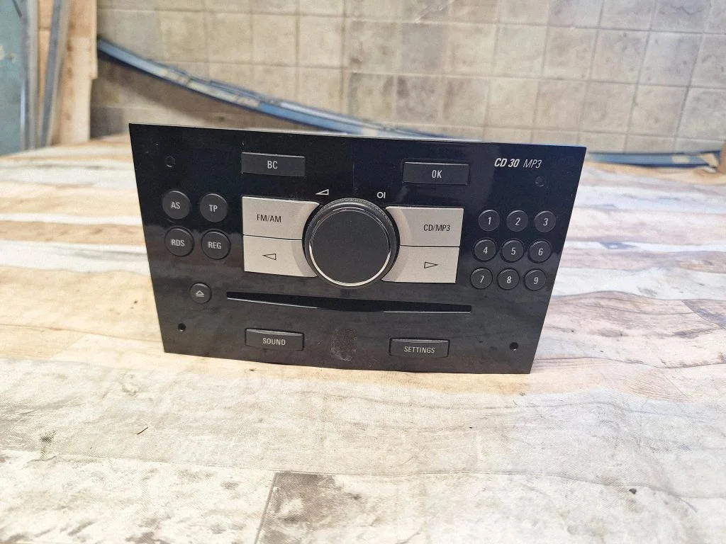 Radio/CD/DVD/GPS head unit – Opel Zafira B (2005-2014)