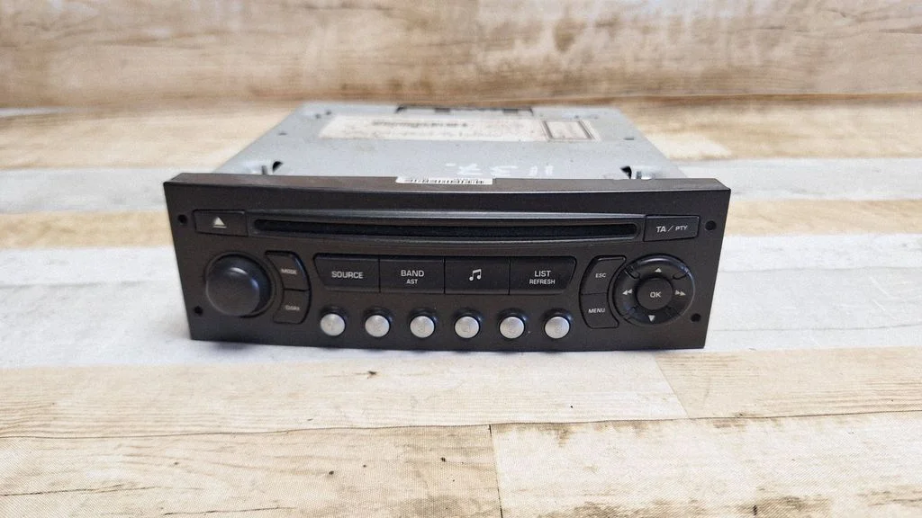 Radio, odtwarzacz CD/DVD, nawigacja 6156D08V00