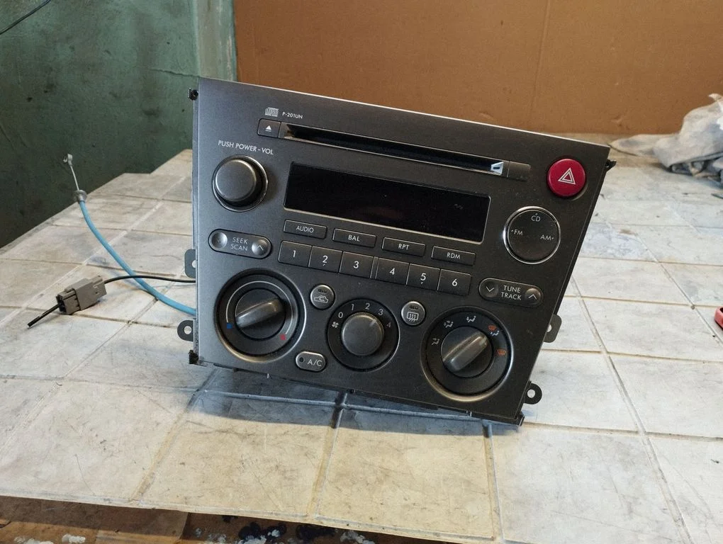 Radio, odtwarzacz CD/DVD, nawigacja 86201AG64A