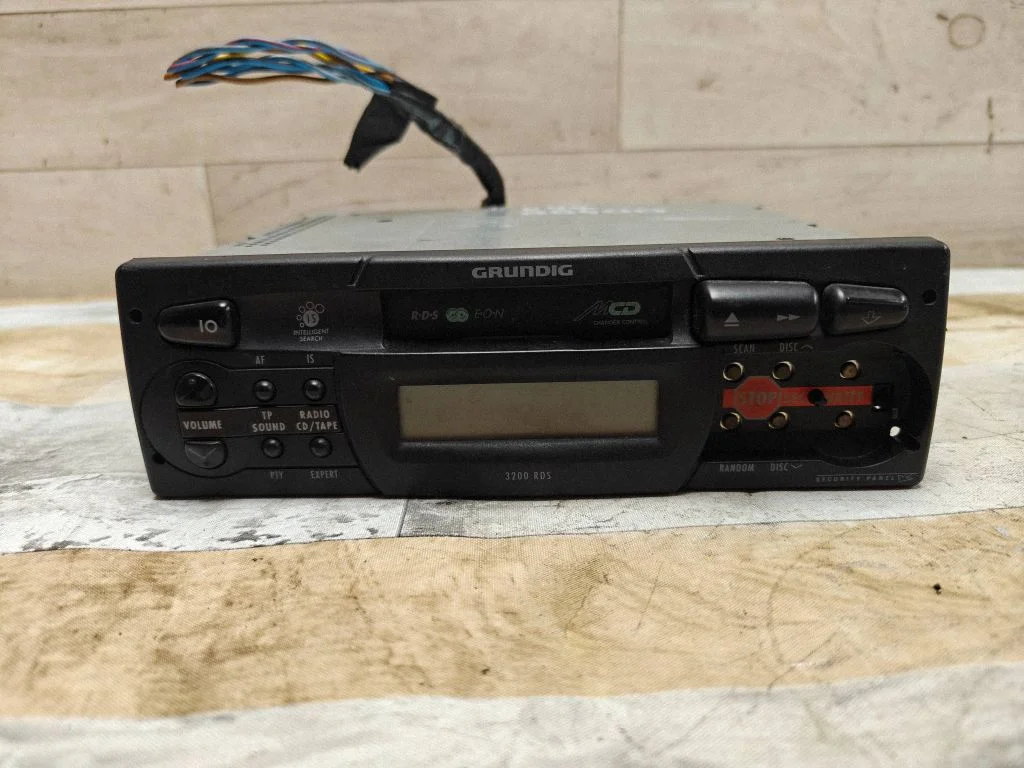 Radio/CD/DVD/GPS head unit